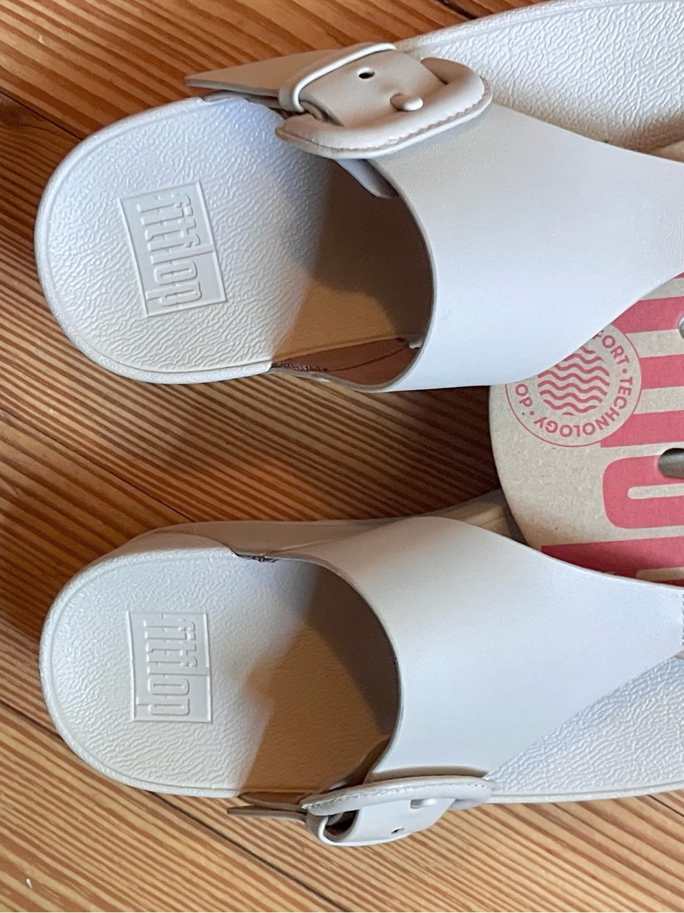 NWT  FitFlop Lulu Covered Buckle Leather Adjustable Toe Post Sandals in Stone 6 - Picture 14 of 16
